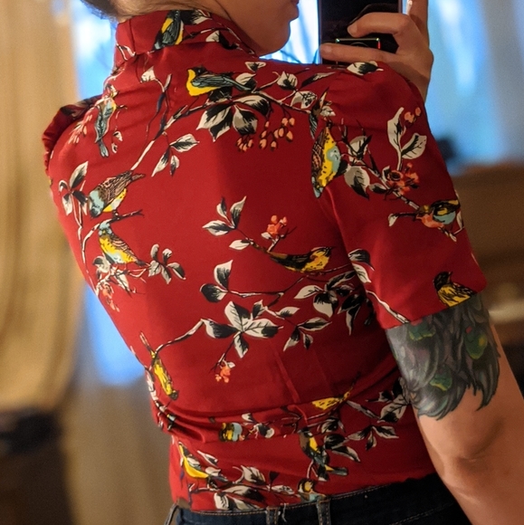 Hell Bunny Vixen cap sleeved button up top - Picture 4 of 4